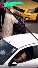 Découvrez comment ce policier a mis fin à la bagarre entre deux conducteur