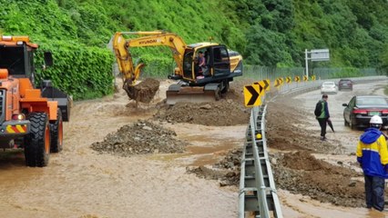 강원도 인제 44번 국도 토사 유출...부분 통제 / YTN