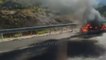 Ora News - Shkrumbohet nga zjarri makina në autostradën Tiranë-Elbasan (VIDEO)