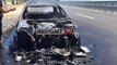 Report TV - Digjet plotësisht 'Benz-i' në autostradën e Fierit, dyshohet për shkëndijë elektrike