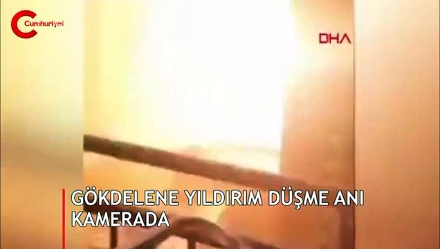 Gökdelene yıldırım düşme anı kamerada