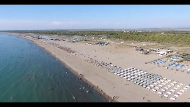 REPORTAZH/ Një ditë në Darëzezë! Pushuesit: Plazhi po merr vëmendje ka pastërti dhe rërë kurative