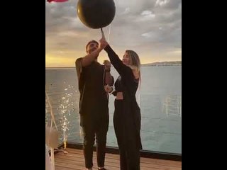 Ledri Vula dhe Sara Hoxha zbulojnë gjininë e bebit nën perëndimin e diellit