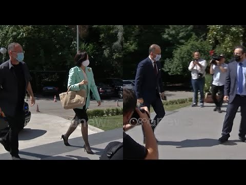 Ora News - Basha takon ambasadorët e SHBA dhe BE për ndryshimet kushtetuese