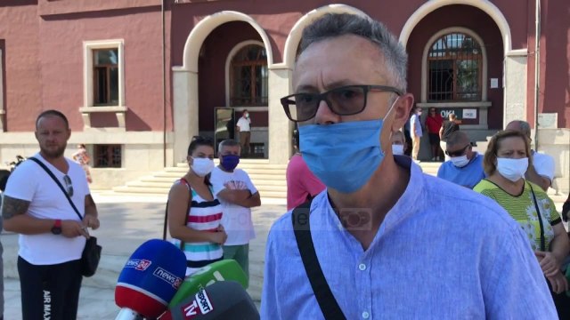 Protestë në Durrës/ Banorët e një pallati të dëmtuar nga tërmeti, të pakënaqur me grantin e dhënë