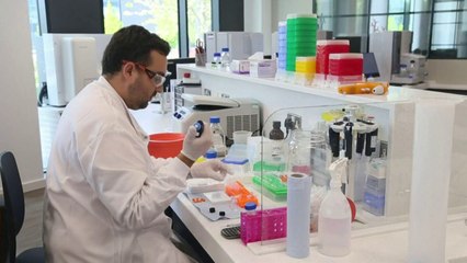 Top News - Trump sërish me maskë/ Optimist për vaksinën e Covid-it