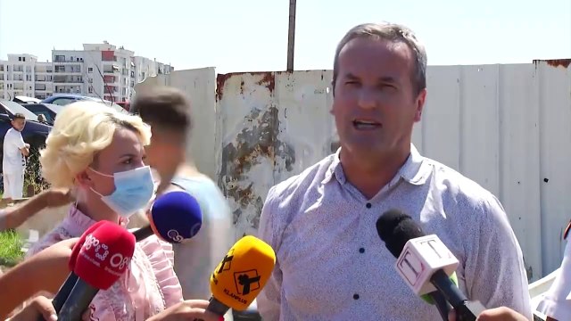 Ora News - Digjet varreza e makinave në Kashar, tymi i zi mbulon qiellin