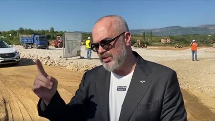 Rama shkon ne Thumane, ne zemren e tragjedise se 26 Nentorit