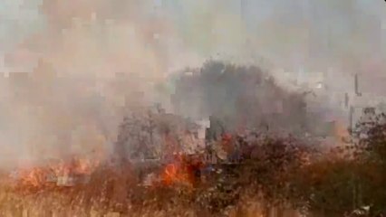 Ora News - Zjarr i madh në Postribë, flakët u afrohen banesave