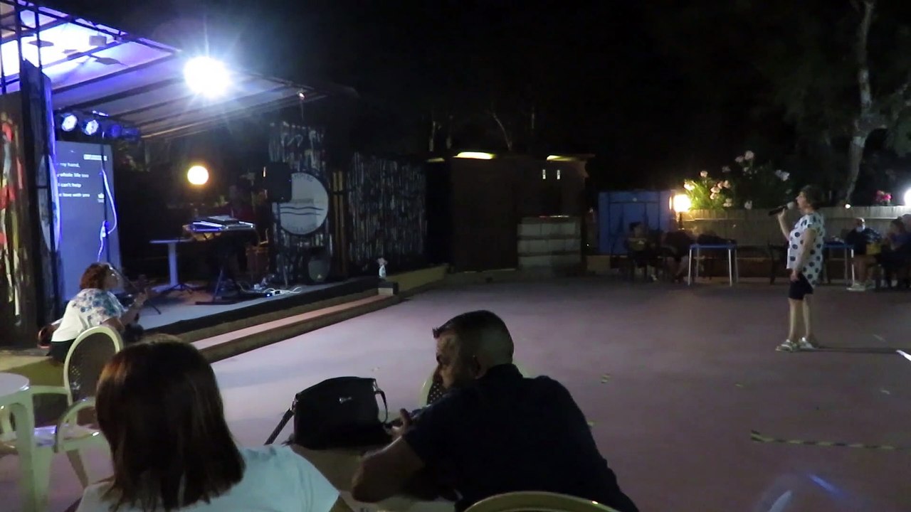 KARAOKE - Giuliana Del Pozzo - Eurecastyle animazione - Villaggio camping Lungomare Cropani Marina - ESTATE 2020