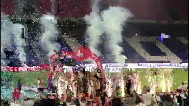 TIRANA FESTON TITULLIN KAMPION, TIFOZET NE SHESHE ME KENGE E FLAKADANE - News, Lajme - Kanali 7
