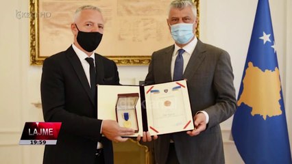 Thaçi dekoron familjen Kryeziu me “Urdhrin e Pavaresise” |Lajme-News