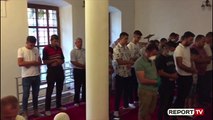 Besimtarët myslimanë falin Kurban Bajramin në Berat ngjitur me njëri- tjetrin pa distancë