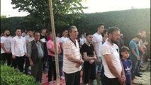 Festa e Kurban Bajramit/ N Kuks besimtart harrojn COVID-in, pa distanc e maska: Pa koment