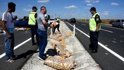 Devrilen patates yüklü kamyonetin sürücüsü yaralandı - TEKİRDAĞ