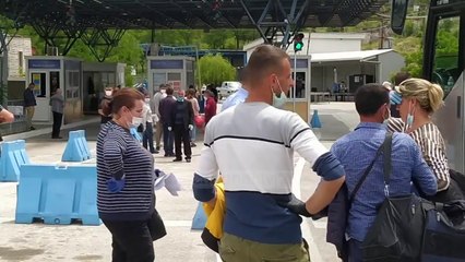 Top News - Falsifikuan lejekalimin/ Në pranga 4 shqiptarë e dy greke