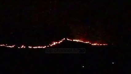 Përfshihet nga flakët mali i Torovicës, banorët të vetmit që po përpiqen të shuajnë zjarrin