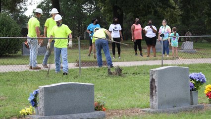 Texas Residents Successfully Remove Fence Segregating Cemetery