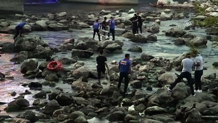 Su seviyesi yükselen nehirde mahsur kalan çift kurtarıldı - ADANA