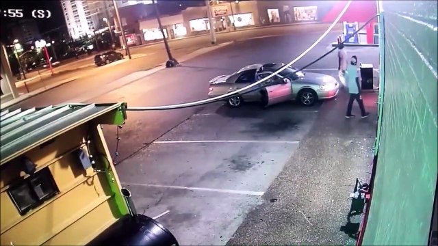 Il détruit la voiture d'une conductrice qui a refusé de lui donner son numéro de téléphone