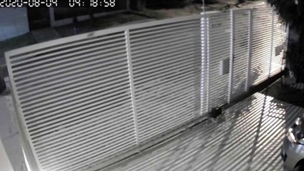 Criminosos arrombam veículo e furtam R$ 1600 em dinheiro