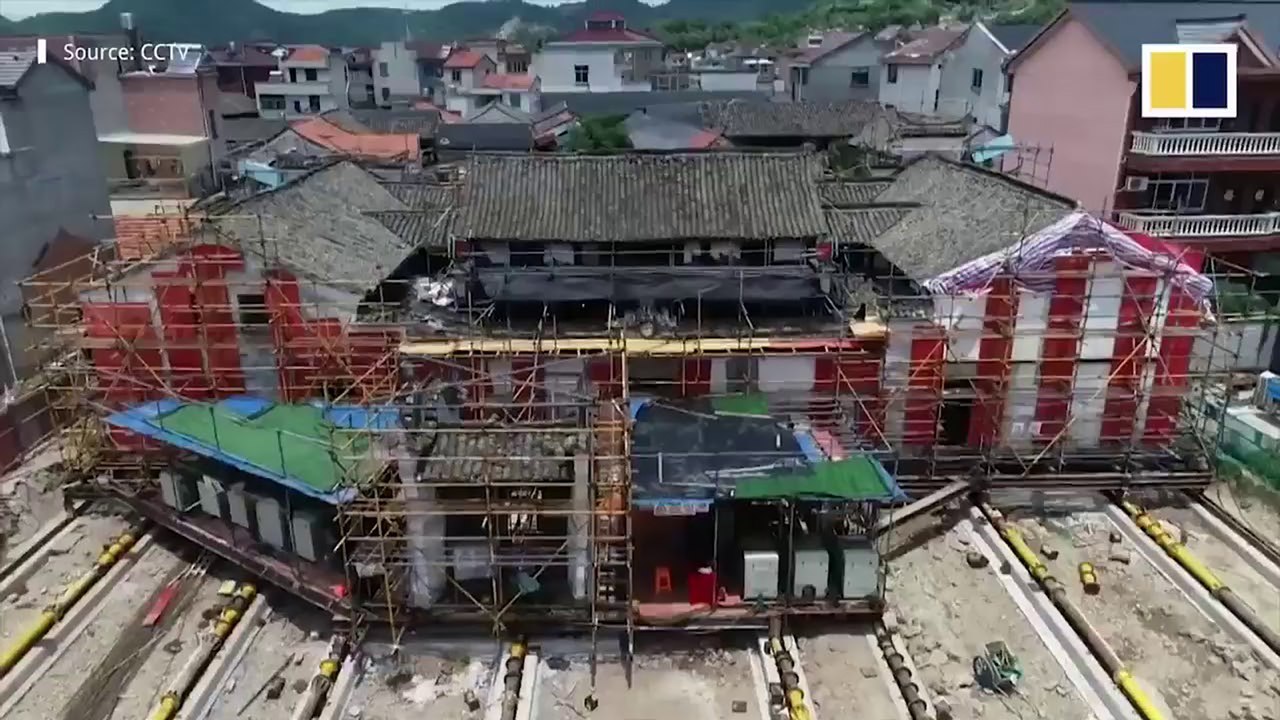 Trung Quốc: Di dời tòa nhà cổ 100 năm tuổi tránh lũ càn quét  | VTC