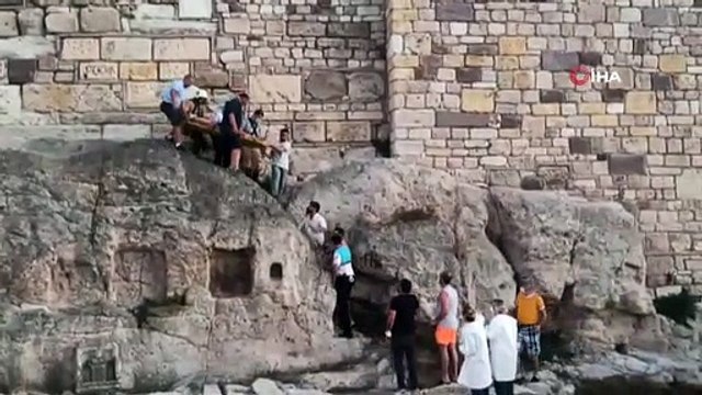 Foça Kalesi'nde nefes kesen kurtarma operasyonu