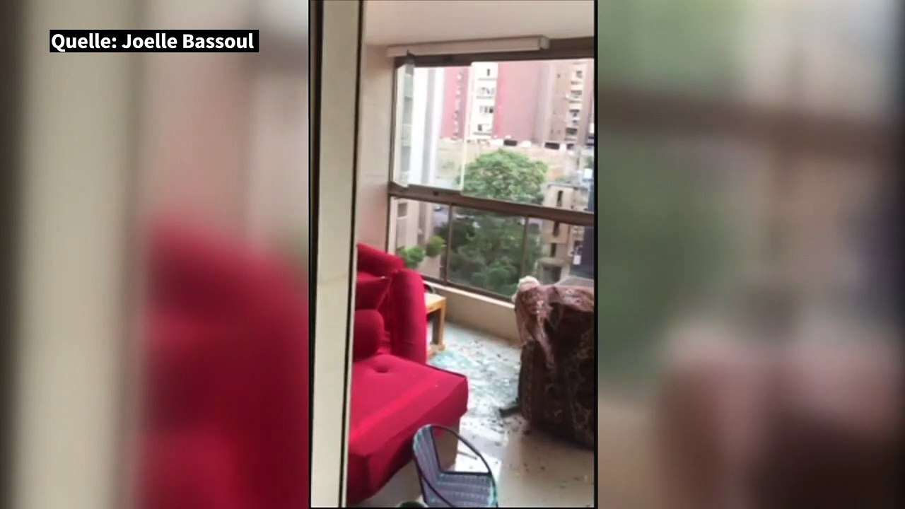 'Es ist alles weg': Frau betritt zerstörte Wohnung in Beirut
