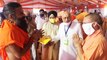 CM Yogi meets Ramdev and the saints in Ayodhya