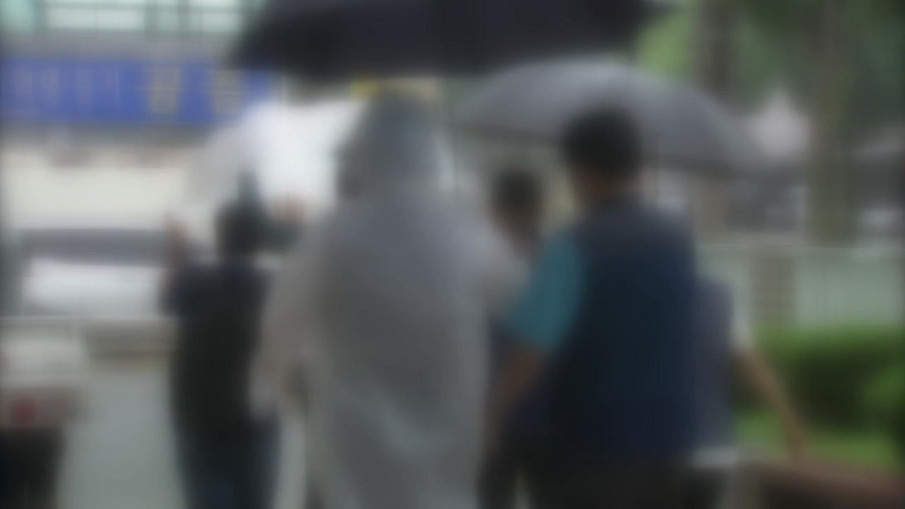 전국공무원노조 간부 2명 선거법 위반 혐의 영장 심사 / YTN
