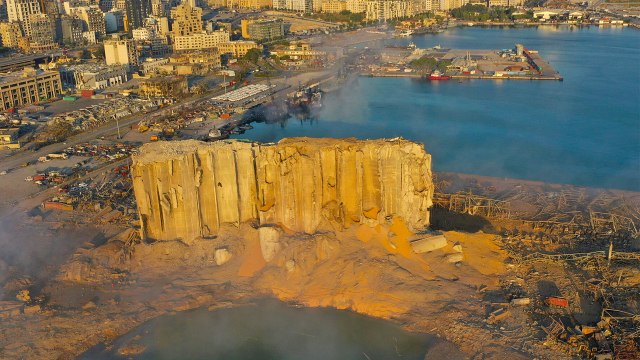 வெடித்துச் சிதறிய 2750 டன் Ammonium Nitrate, 200 KM-க்கு அப்பால் சத்தம் | Oneindia Tamil