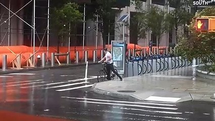 Isaías sobe costa americana rumo ao Canadá
