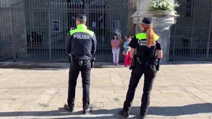 Vitoria rinde homenaje a la Virgen Blanca entre medidas de seguridad