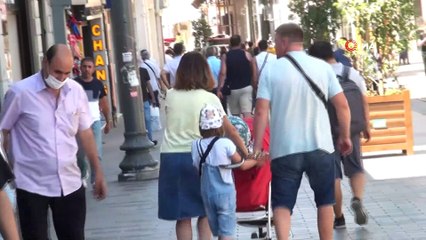 Taksim’de maske unutuldu