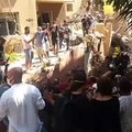 فيديو يرصد انتشال شخص حيا من تحت انقاض انفجار بيروت: معجزة حقيقية