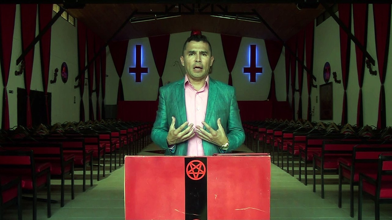 La biblia de lucifer La BIBLIA satanica pactos con el DIABLO POR DIENRO