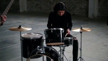 33) Music.  Guitar Bass.  Pavement Sunset. RKVC. Dance et électro.  Dramatique