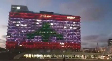 Tel Aviv'de Lübnan bayrağı