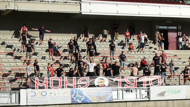 Chants des supporters montois lors de RAEC Mons-Tubize (par Simon Barzyczak) (2)
