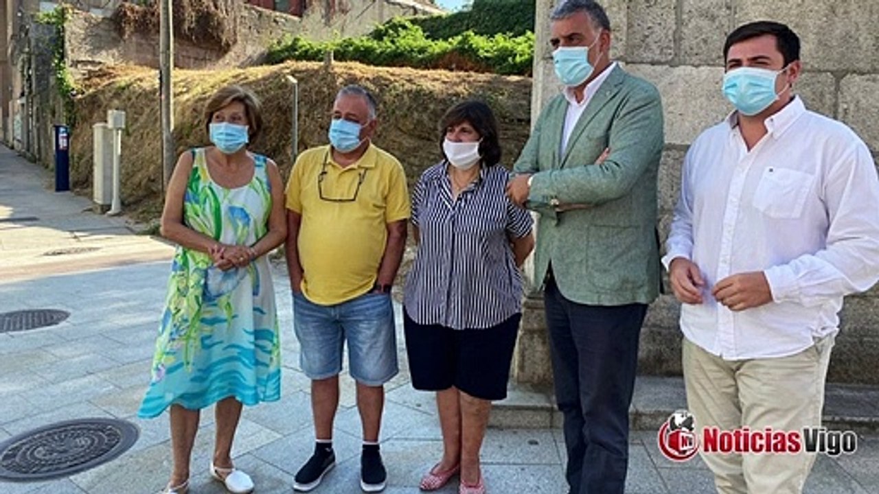 O PP constata cos comerciantes o abandono e a deterioracion ao que esta sometida a zona de Pizarro