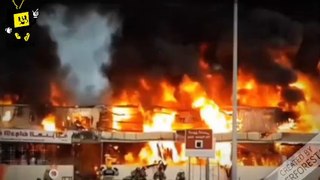 Important incendie ravage un marché dans une zone industrielle aux Émirats arabes unis
