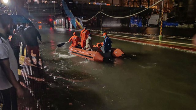 Nonstop 100: Heavy Rains wreak havoc in Mumbai