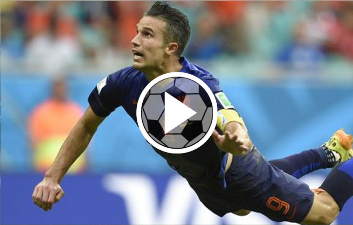 El gol más bestial de Robin Van Persie ¡De palomita por sobre el portero!