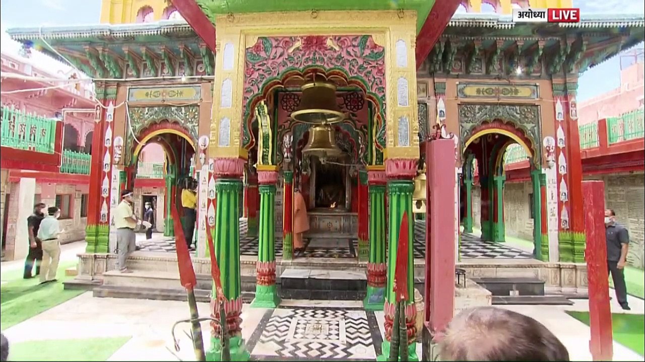 PM Modi prays at Hanumangarhi Temple in Ayodhya