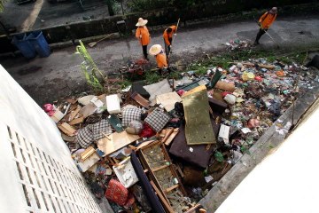 Massive clean up at First Garden Flats, Ipoh