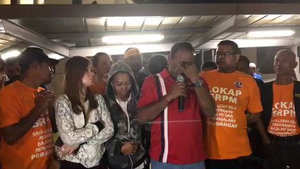 Ramesh Rao breaks down at Rosmah’s vigil
