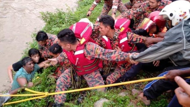 Bangladeshi worker rescued by public and firefighters