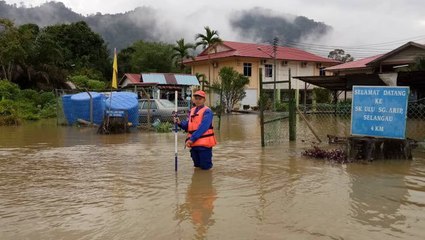 Ulu school flooded, classes cease