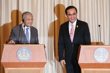 Tun M pledges to help end violence in Thai South