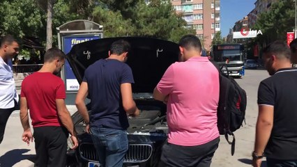 Otomobil durağa  girdi, facianın eşiğinden dönüldü